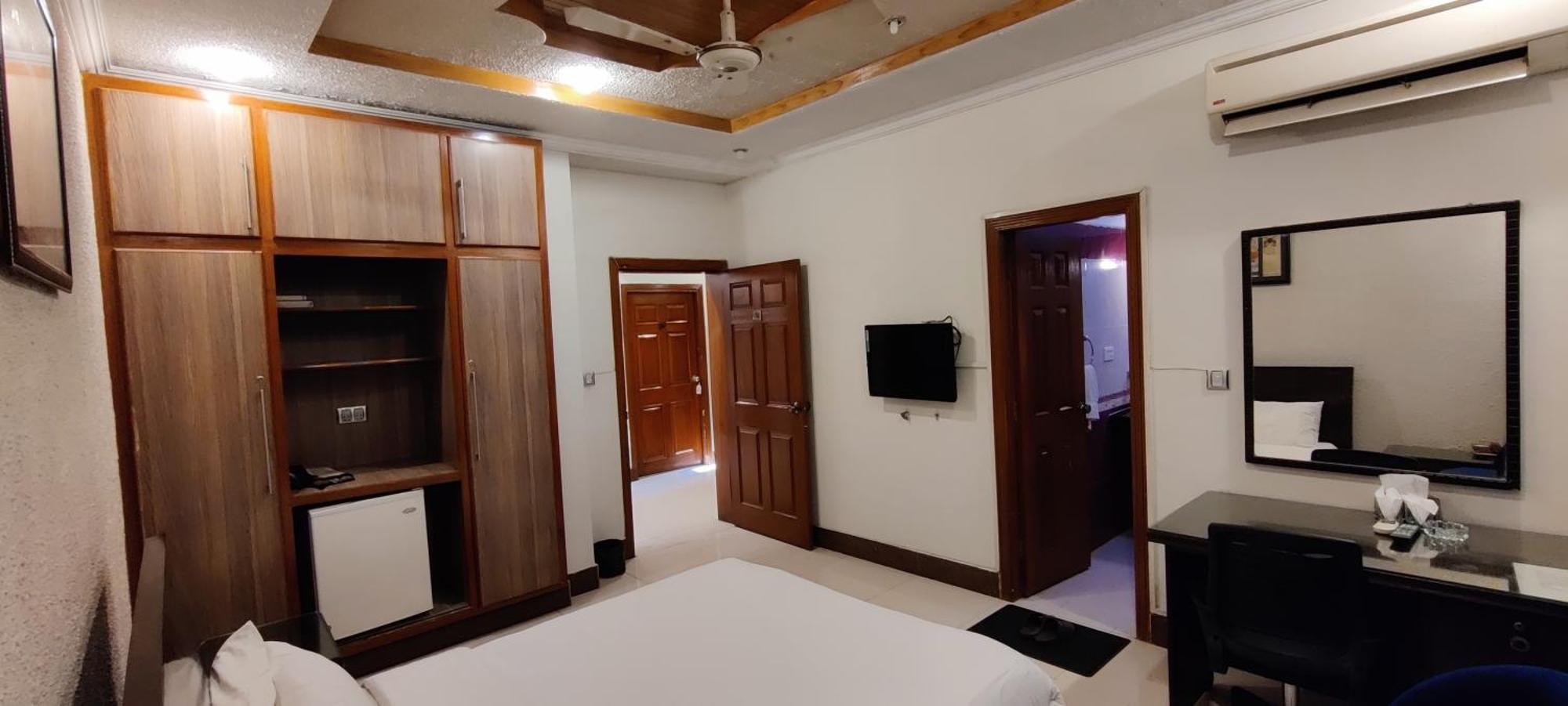 Hotel Capri Executive Islamabad Zewnętrze zdjęcie